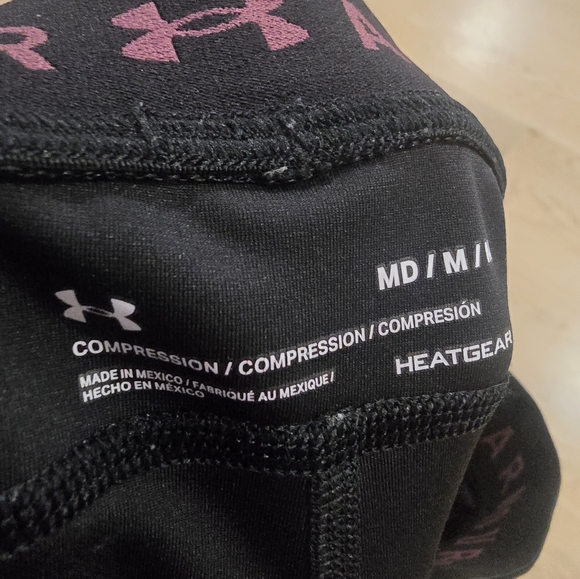 Under Armour Women's Heatgear Black/Optic Purple Color Block Ankle Crop Legging - Picture 6 of 6